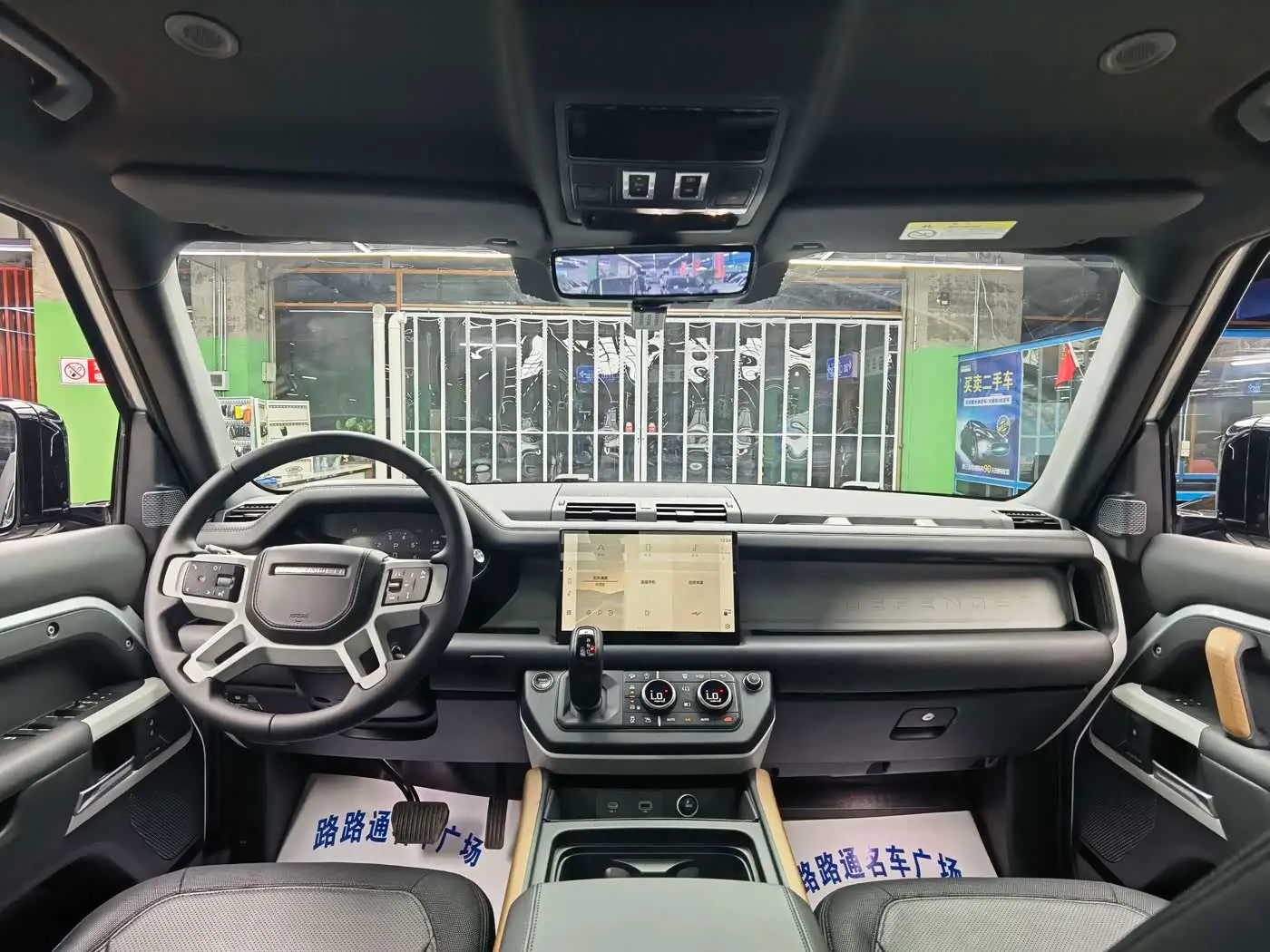 Land Rover Defender 2023 — Photo 7/20