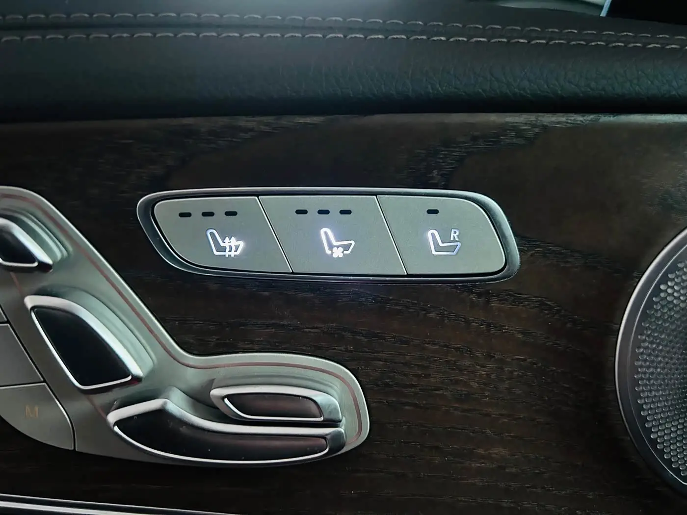 Mercedes-Benz E-Class 2023 — Photo 10/12