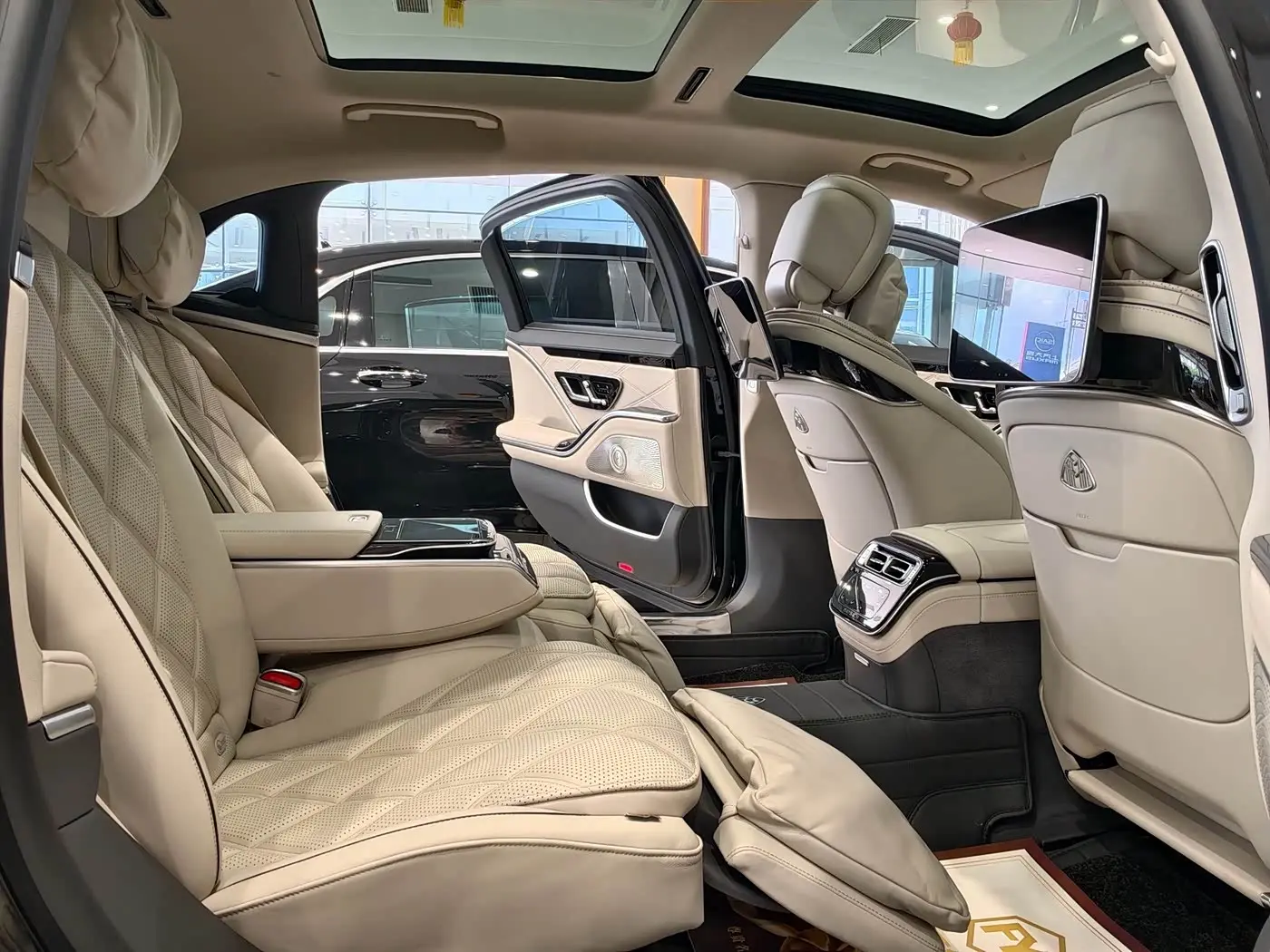 Mercedes-Benz Maybach S-Class 2023 — Фото 10/20