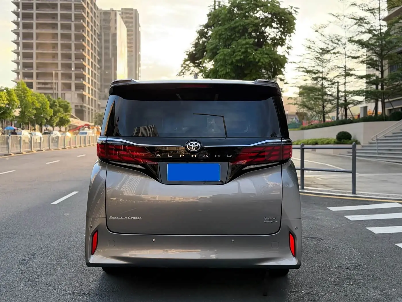Toyota Alphard 2023 — Photo 19/19