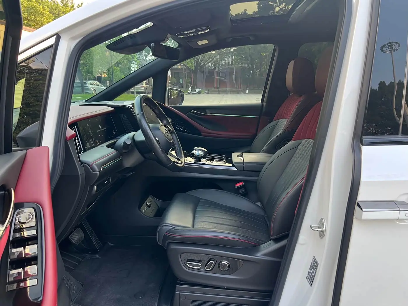 GAC Trumpchi Trumpchi M8 2023 — Photo 8/20