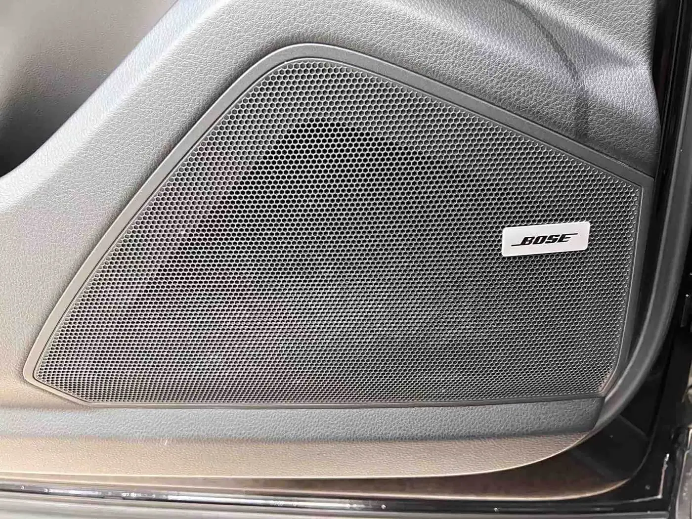 Porsche Cayenne 2019 — Photo 9/20
