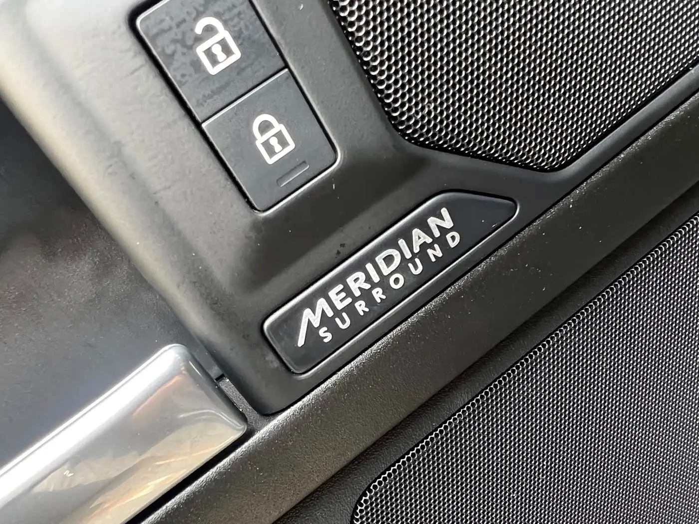 Land Rover Defender 2025 — Photo 10/17
