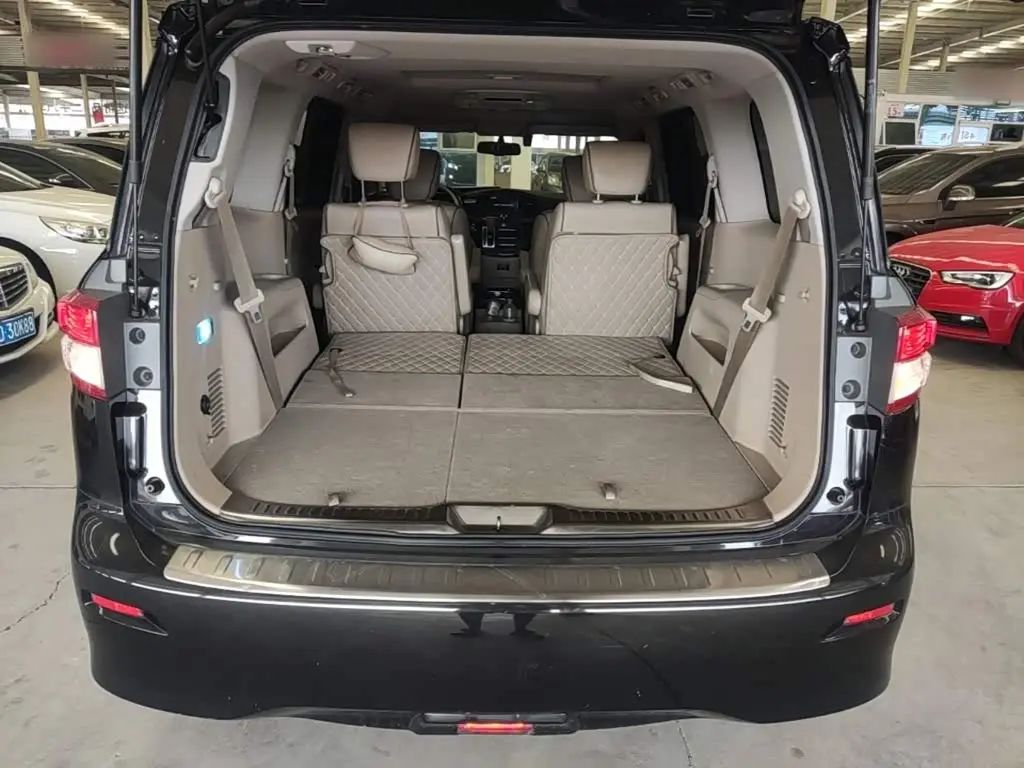Nissan Quest 2017 — ფოტო 19/20