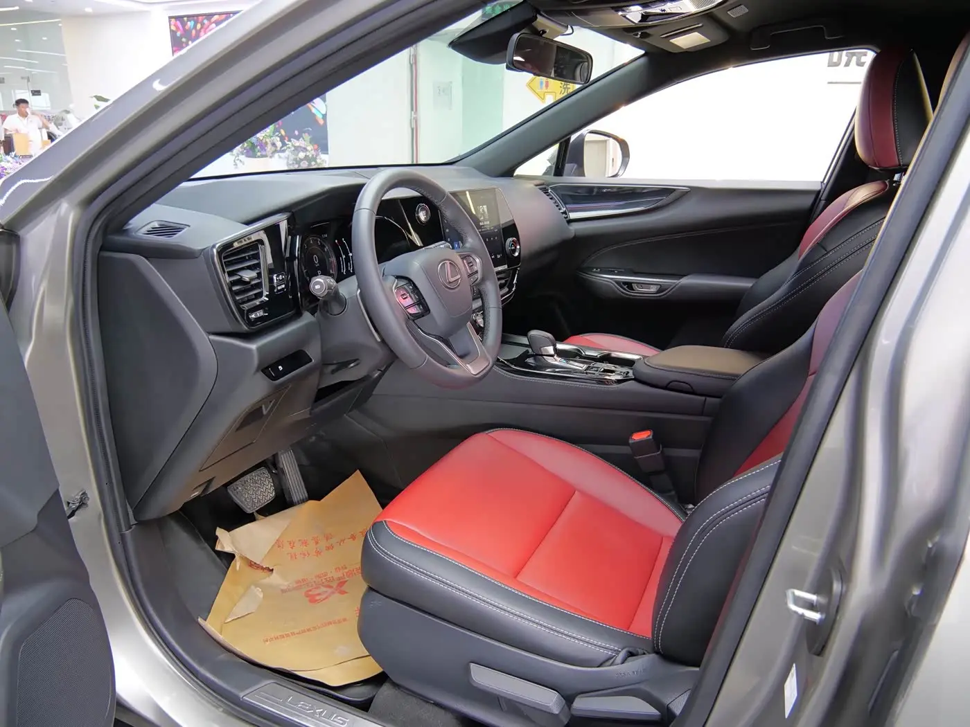 Lexus NX 2023 — Photo 8/18