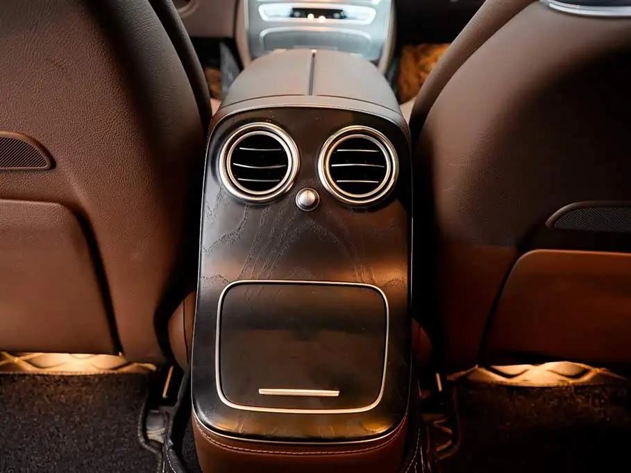 Mercedes-Benz E-Class 2021 — Photo 17/20
