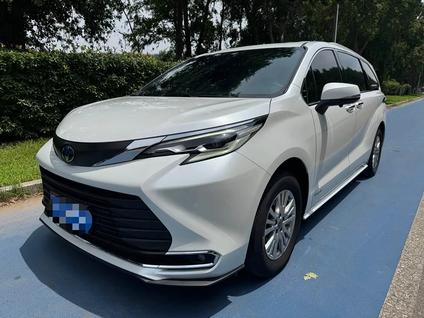 Toyota Sienna 2022 — Фото 1/18