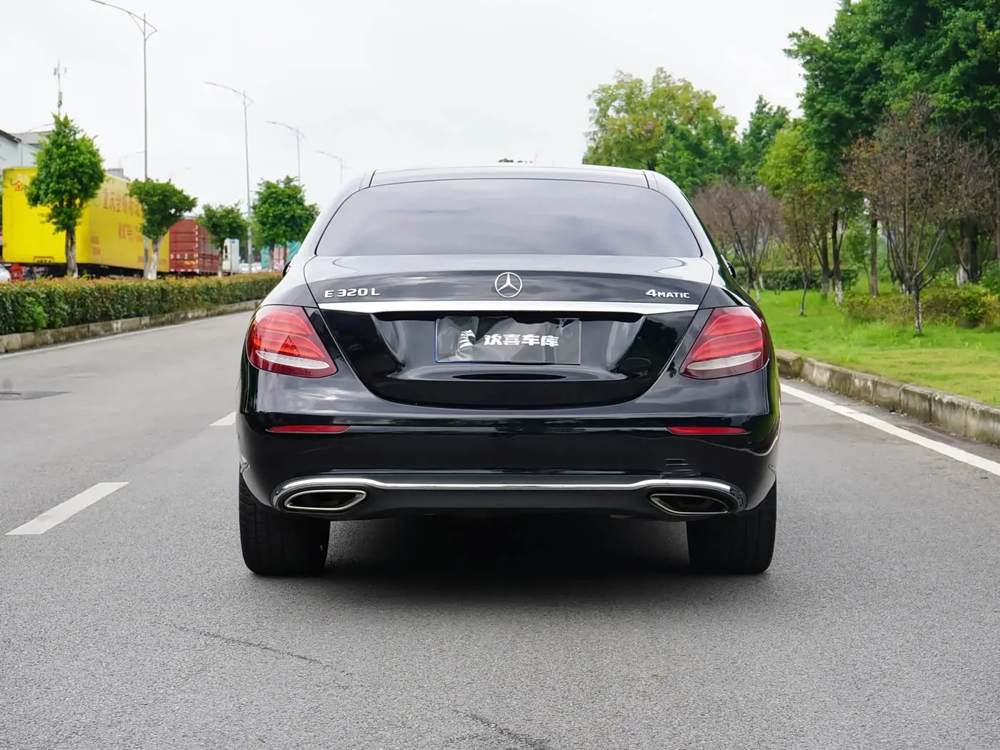 Mercedes-Benz E-Class 2017 — Photo 5/17
