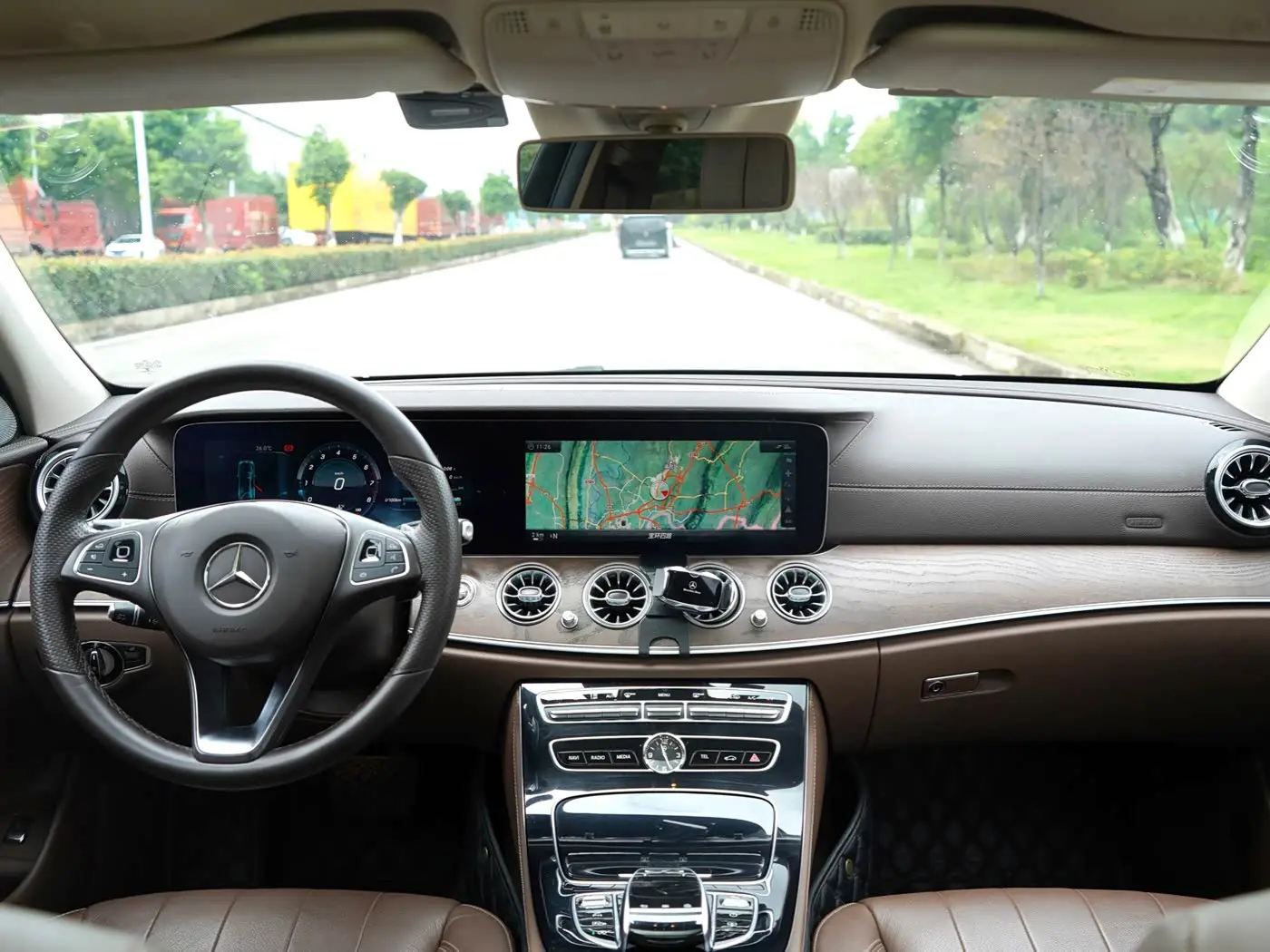 Mercedes-Benz E-Class 2017 — Photo 14/17