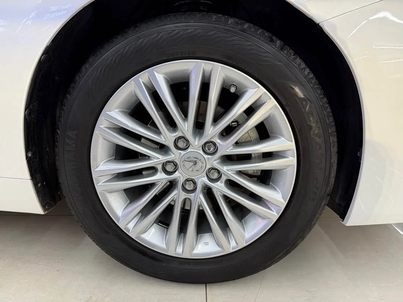 Lexus ES 2016 — Photo 17/20