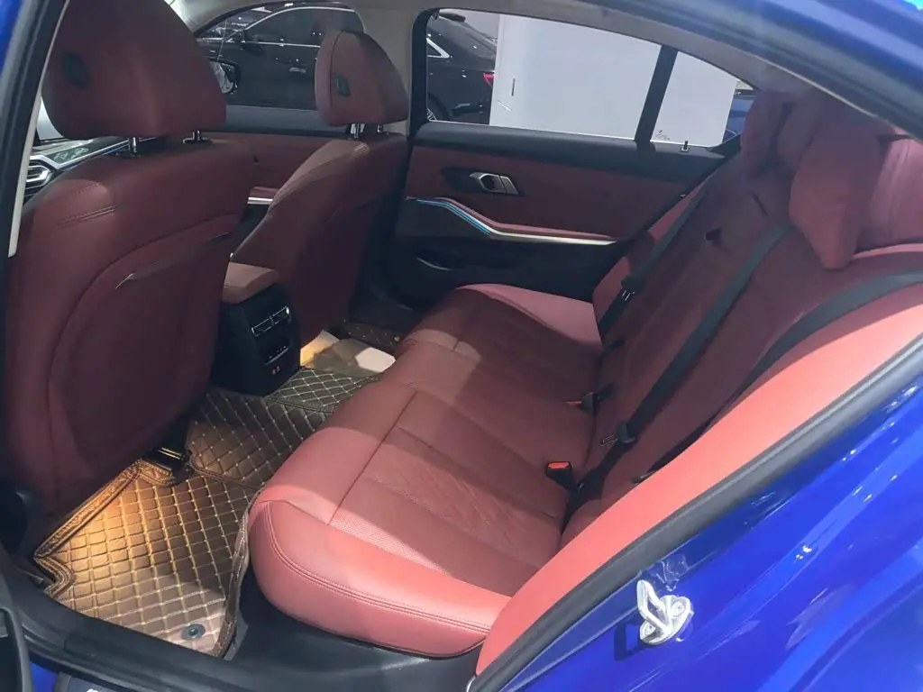 BMW 3 Series 2024 — Photo 13/20