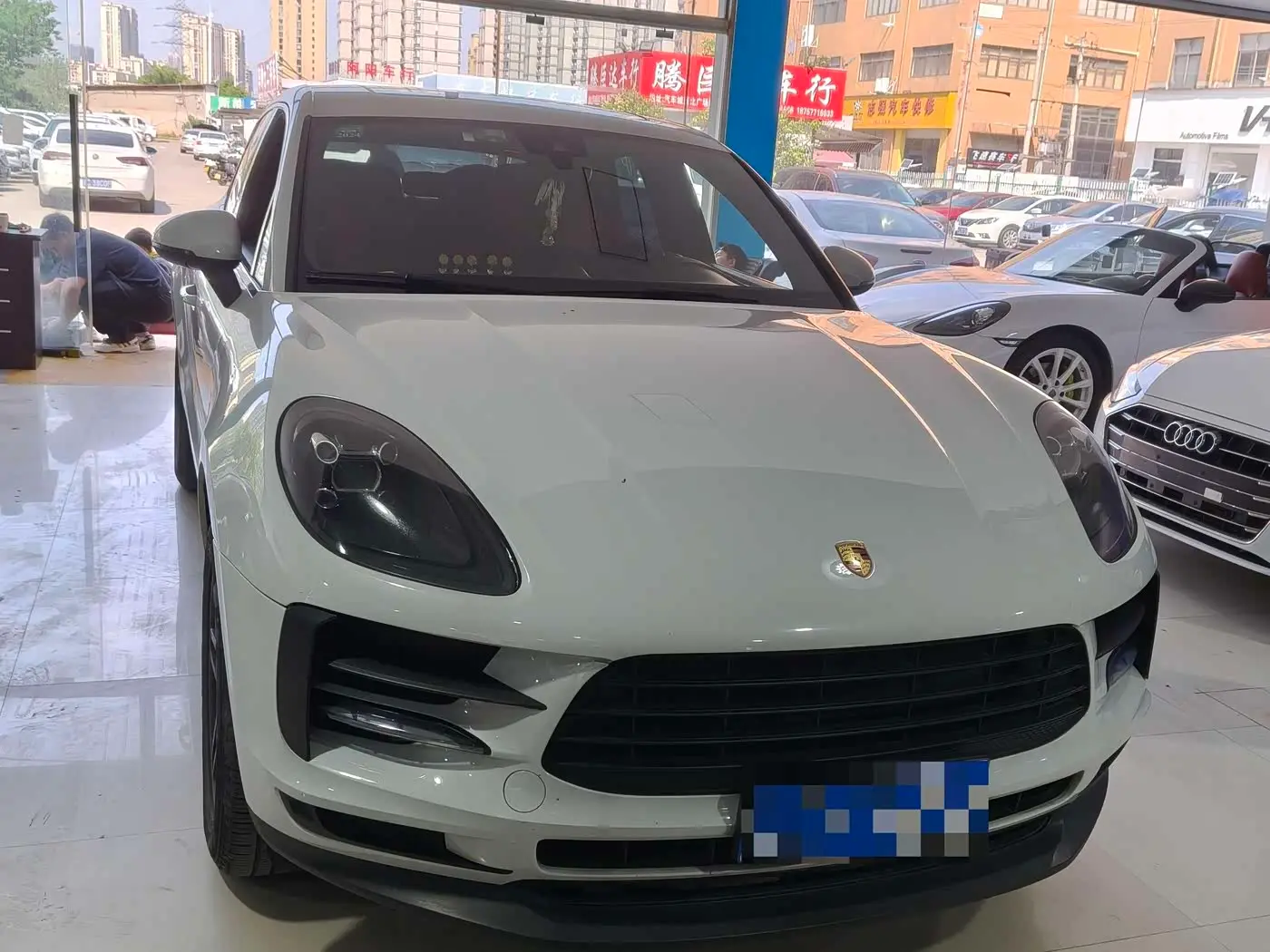 Porsche Macan 2020 — Фото 1/10