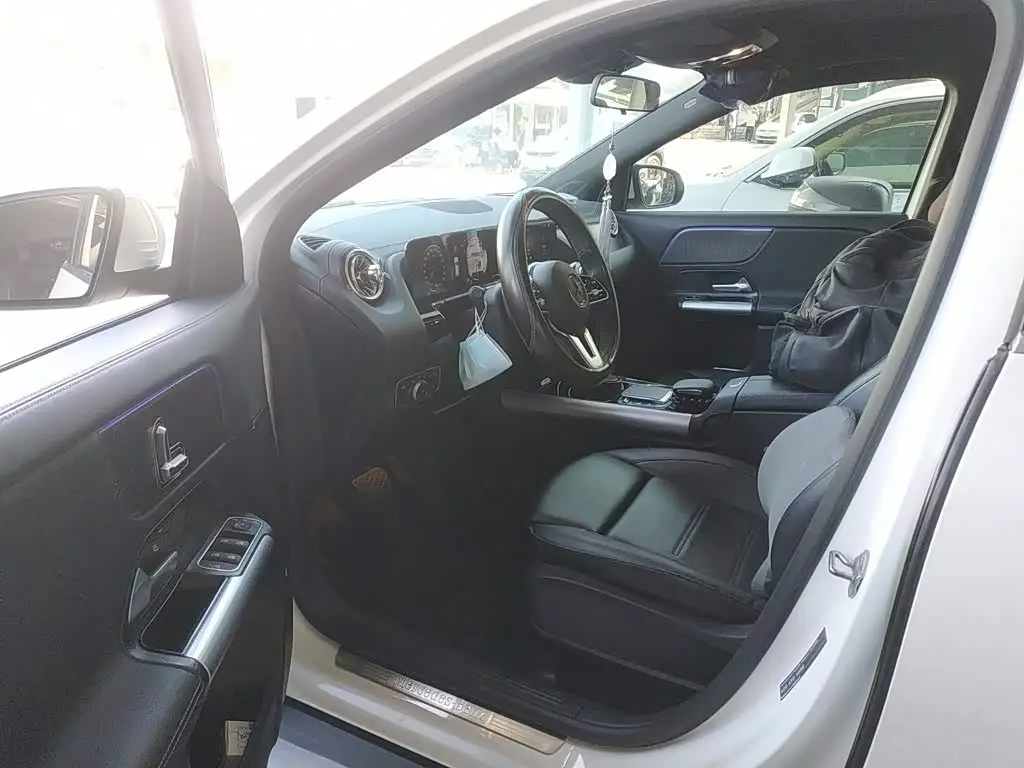 Mercedes-Benz GLA 2023 — Фото 13/20
