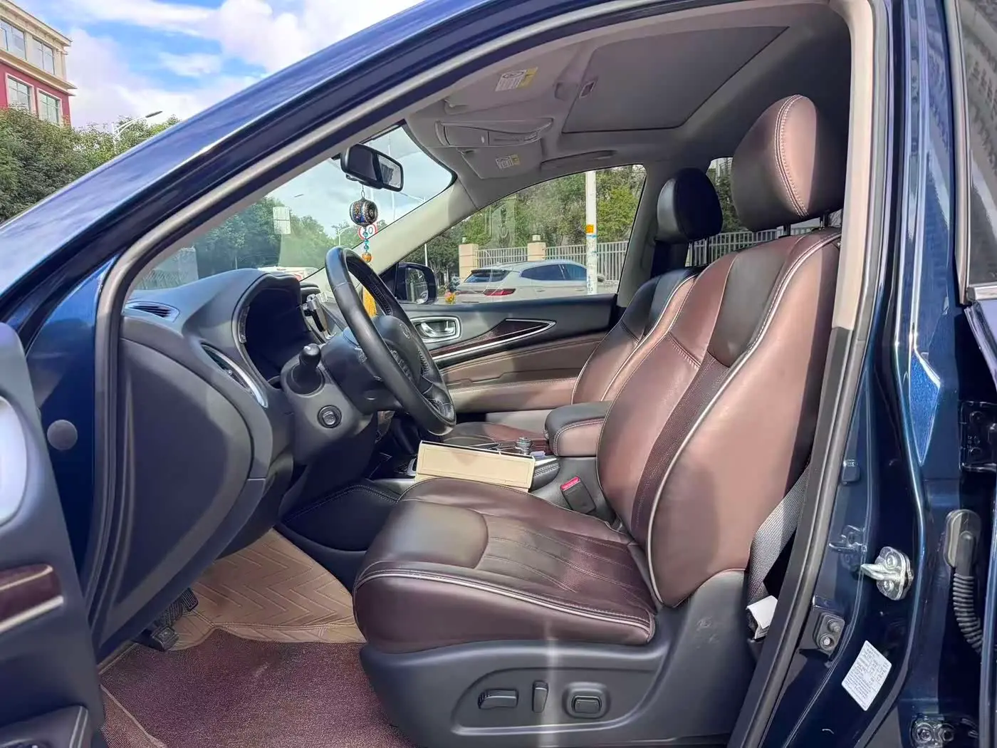 Infiniti QX60 2021 — Photo 5/9
