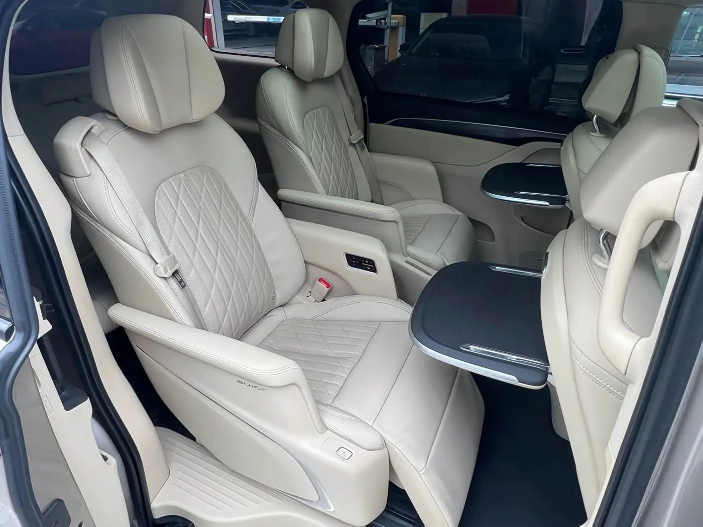 Buick GL8 2022 — Photo 17/18