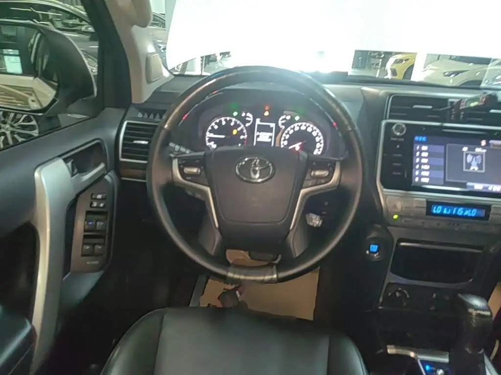 Toyota Prado 2018 — Photo 11/20