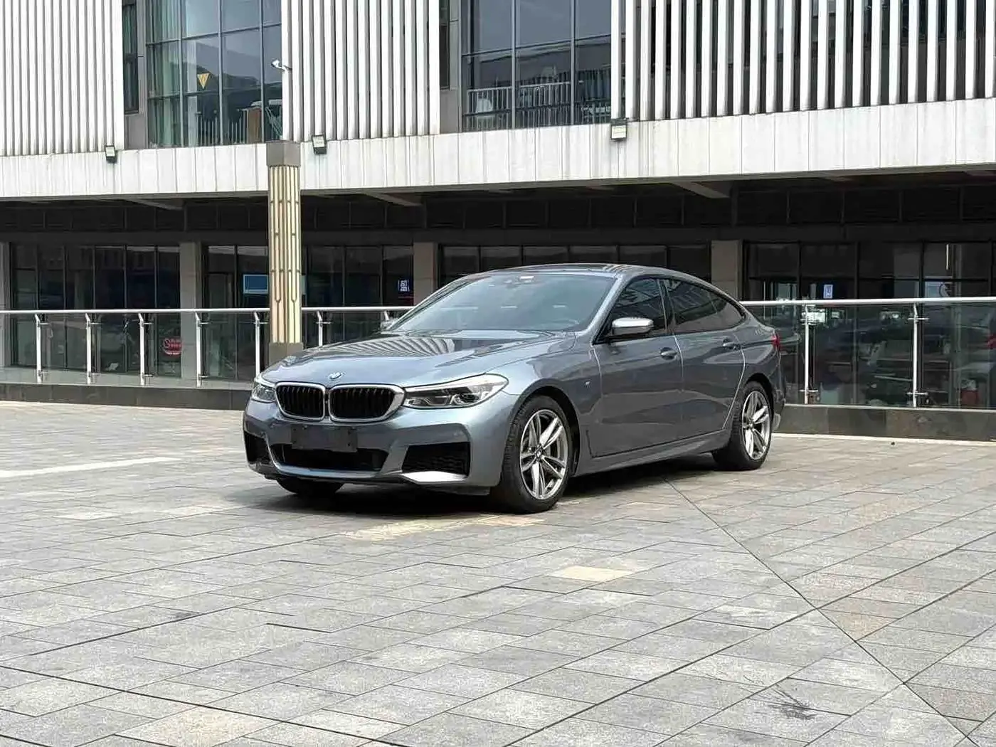 BMW 6 Series GT 2019 — Photo 1/9