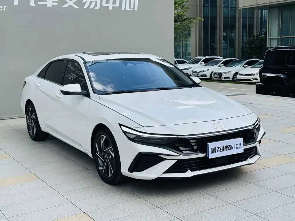 Hyundai Elantra 2025 — Фото 3/20