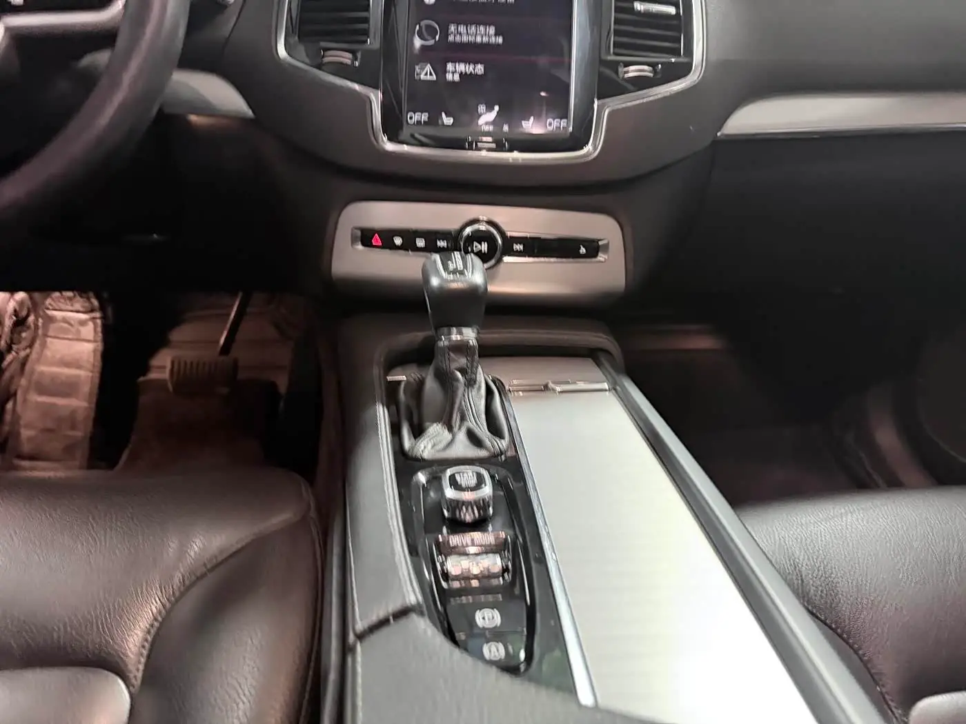 Volvo XC90 2018 — Фото 16/20