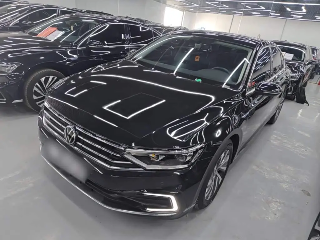 Volkswagen Magotan GTE Plug-in Hybrid 2024 — Фото 2/20