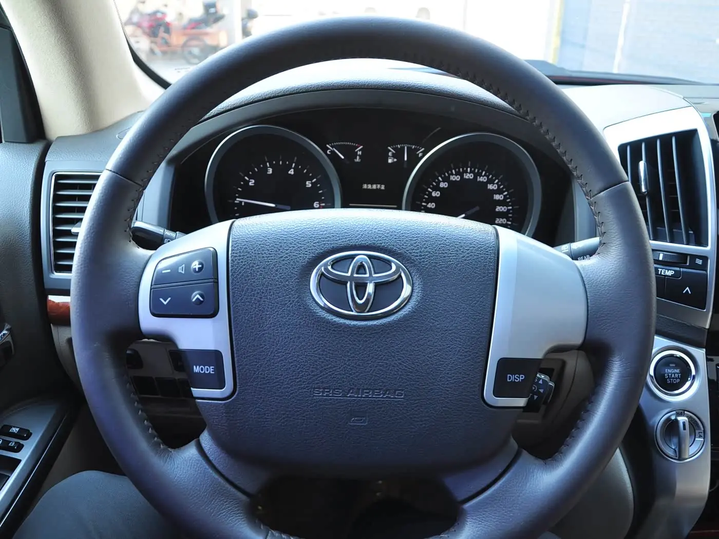 Toyota Land Cruiser 2014 — Photo 10/19