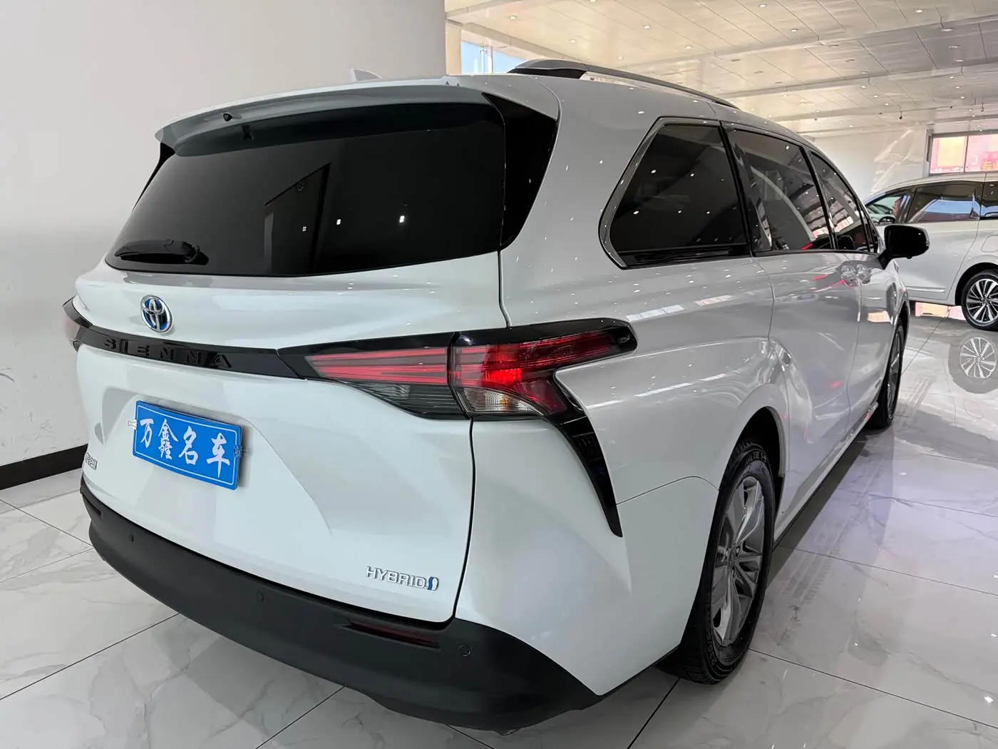 Toyota Sienna 2023 — ფოტო 20/20