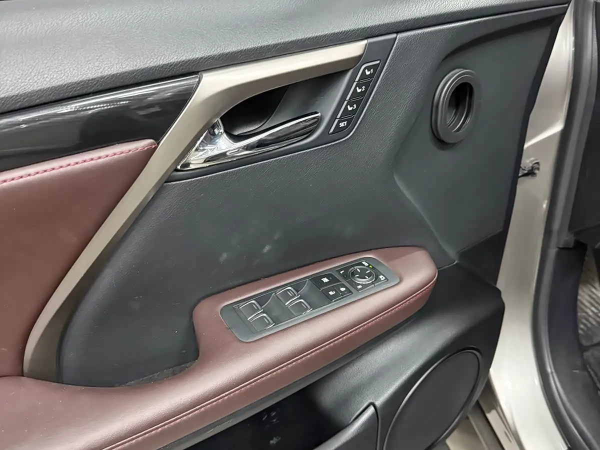 Lexus RX 2022 — Photo 8/11