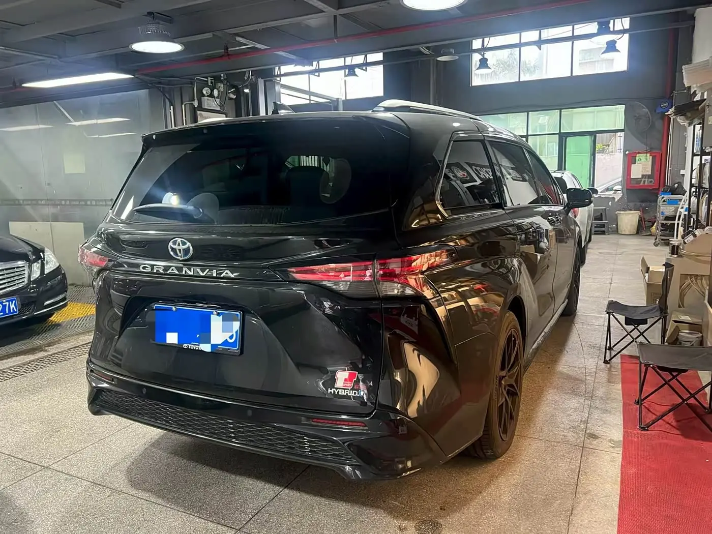 Toyota Granvia 2023 — Photo 3/9