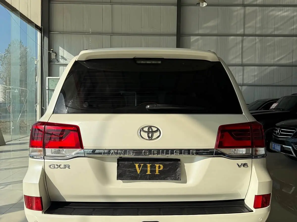 Toyota Land Cruiser 2017 — Photo 5/9