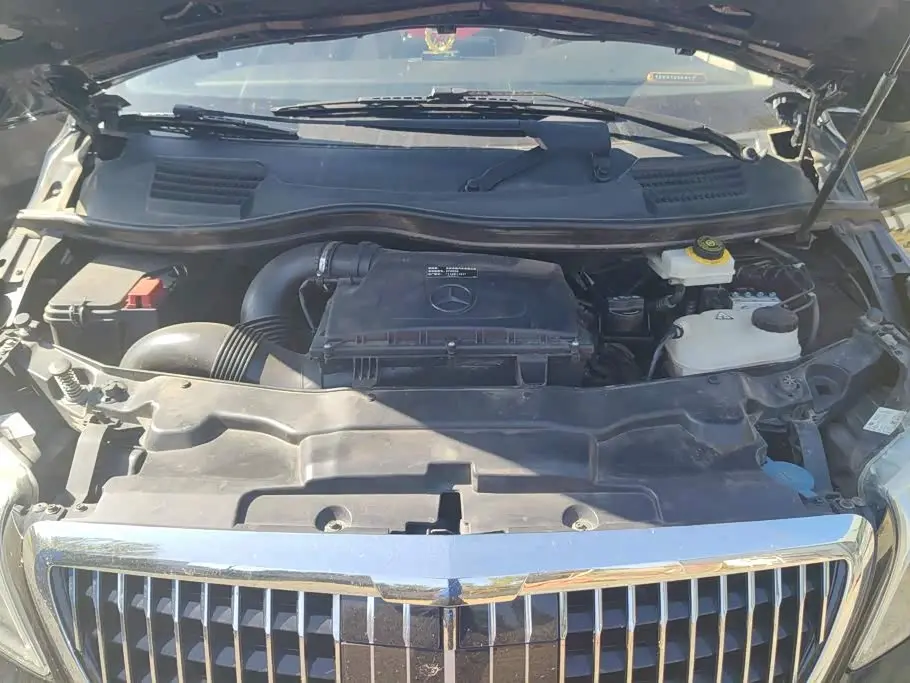 Mercedes-Benz V-Class 2020 — Photo 10/16