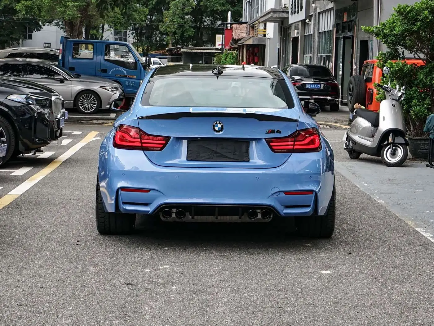 BMW M4 2017 — Фото 14/15
