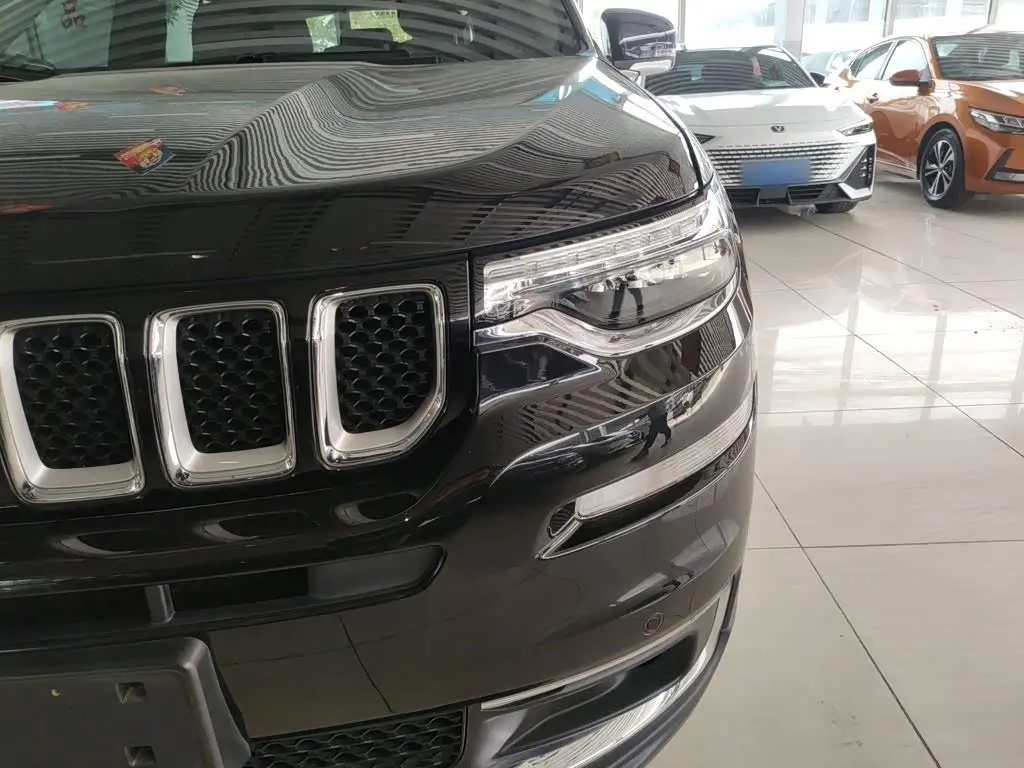 Jeep Grand Commander 2021 — Фото 19/20