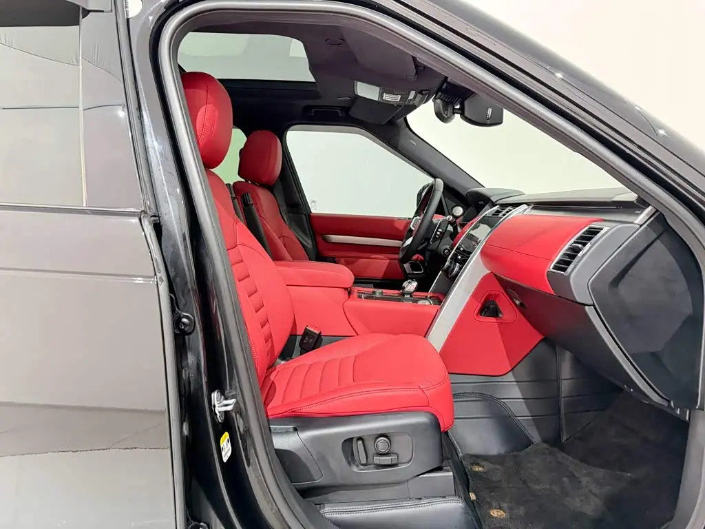 Land Rover Discovery 2021 — Photo 19/20