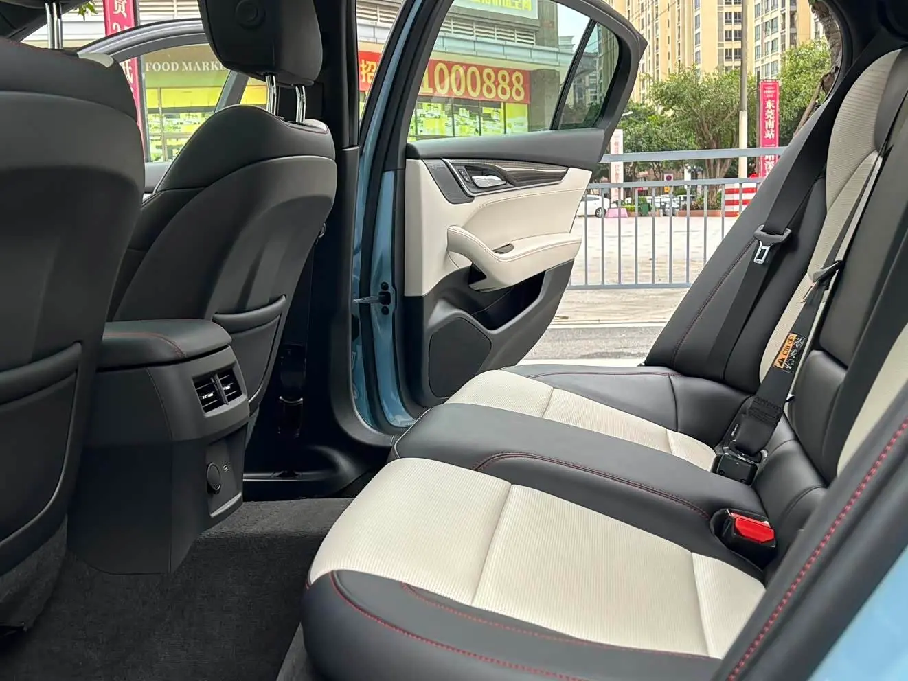 Cadillac CT5 2025 — ფოტო 17/20