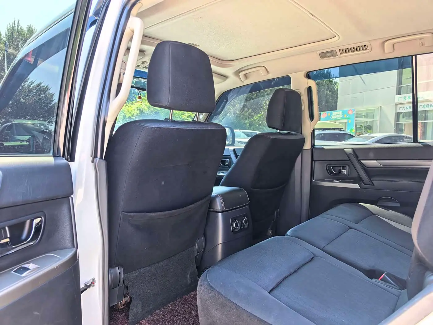 Mitsubishi Pajero 2017 — Şəkil 6/10