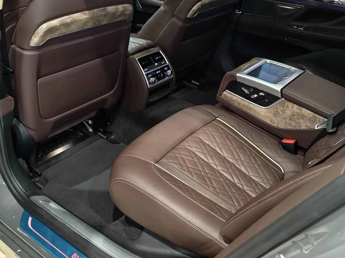 BMW 7 Series 2020 — ფოტო 15/20