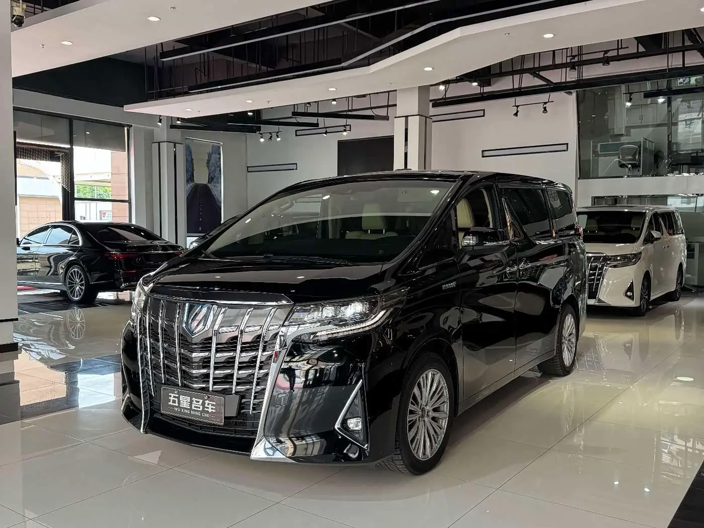 Toyota Alphard 2020 — Photo 1/9