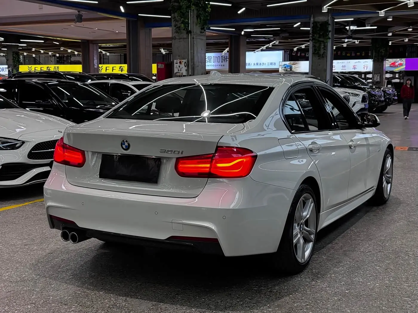 BMW 3 Series 2018 — Фото 4/20
