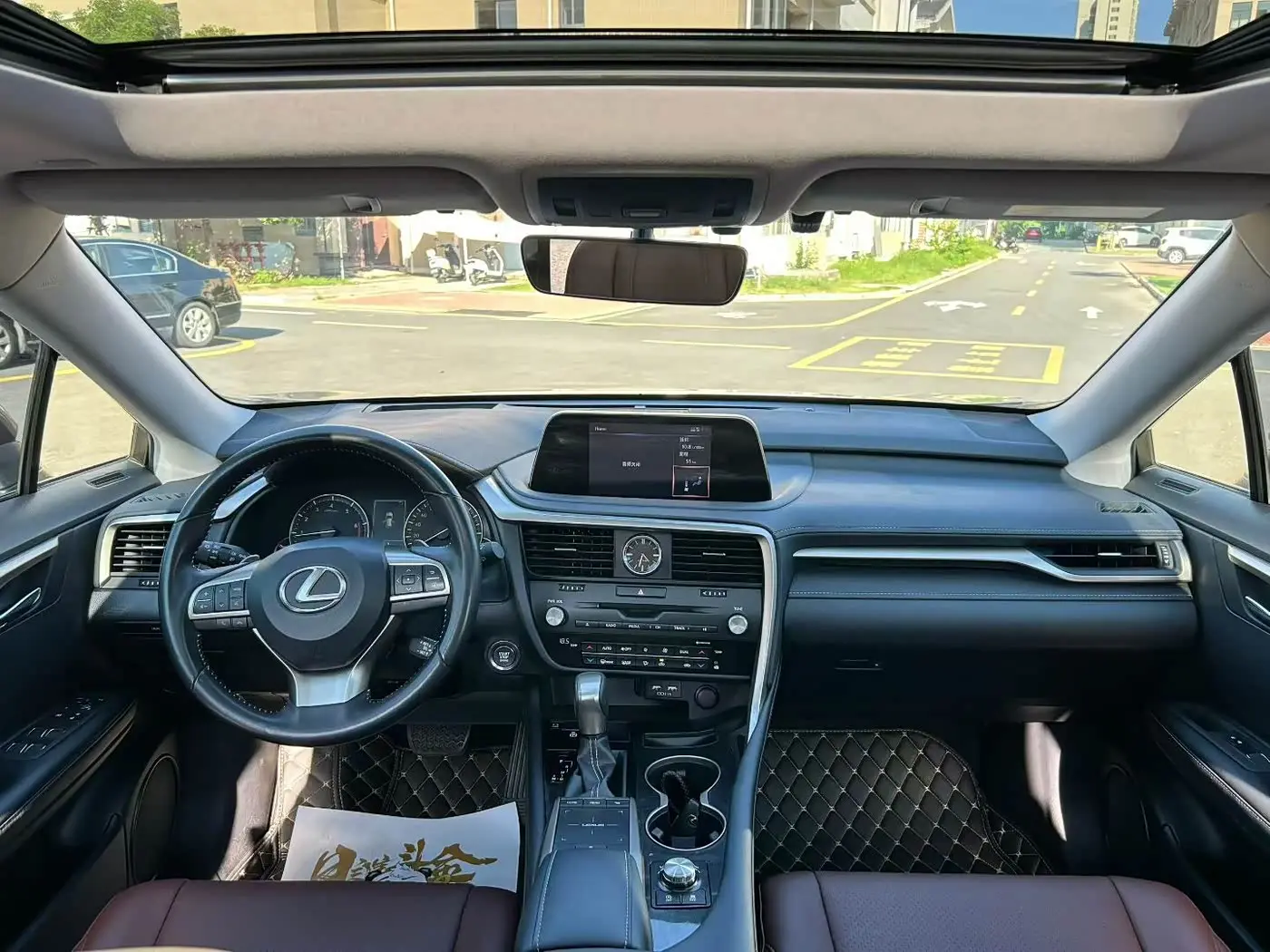 Lexus RX 2022 — Photo 9/9