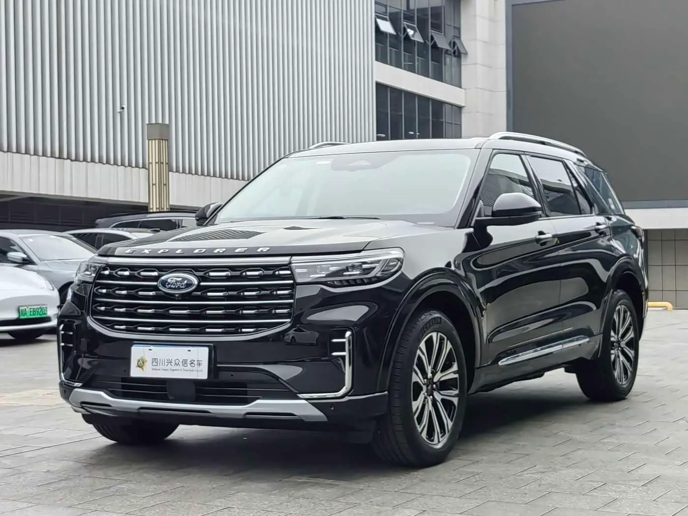 Ford Explorer 2025 — Photo 2/20