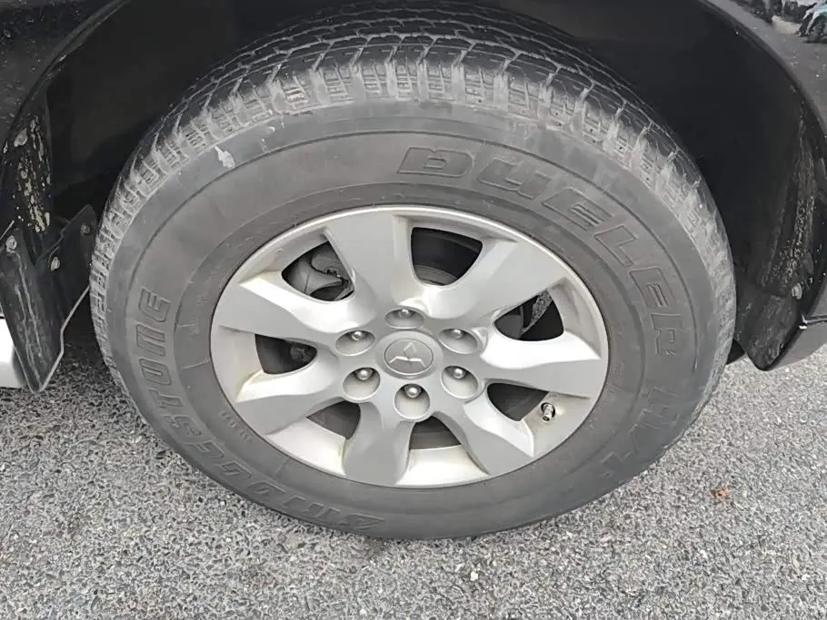 Mitsubishi Pajero 2019 — Photo 6/16