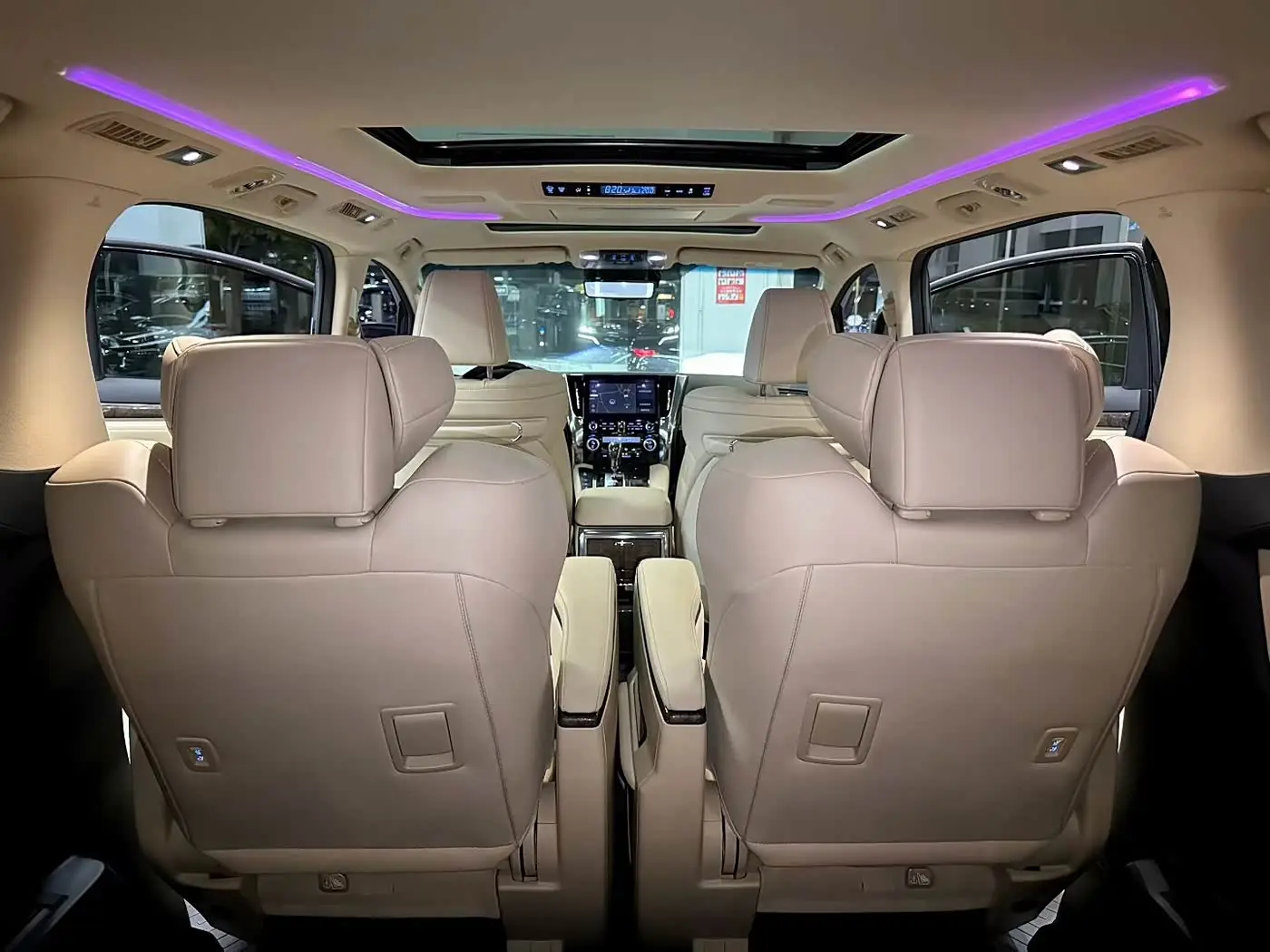 Toyota Vellfire 2022 — Photo 8/9