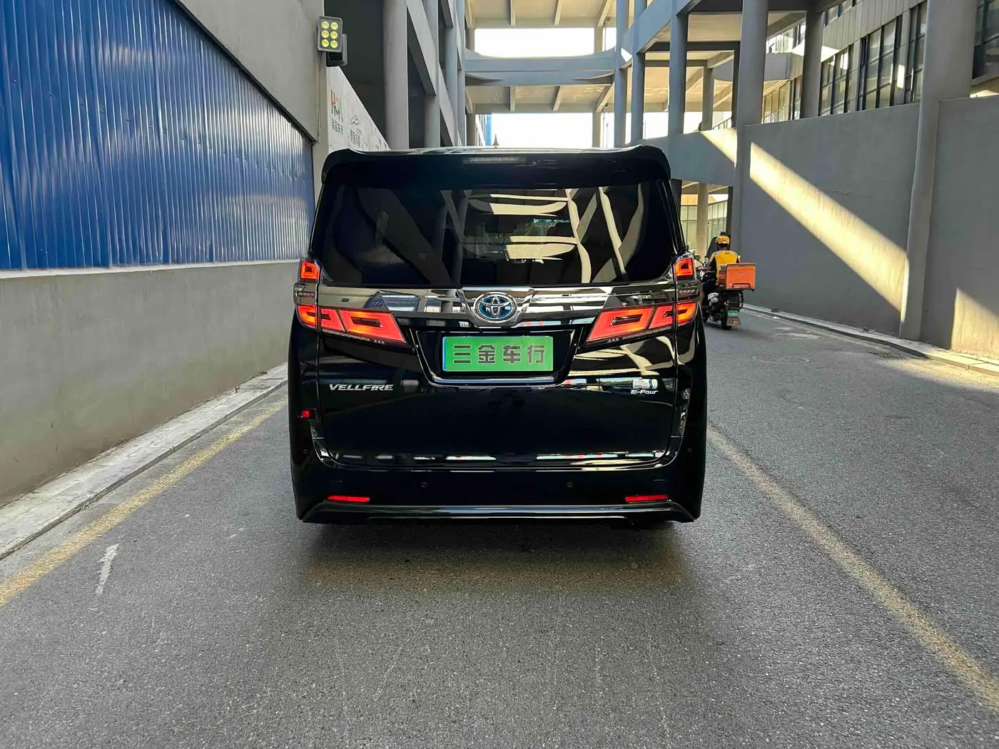 Toyota Vellfire 2021 — Photo 9/10
