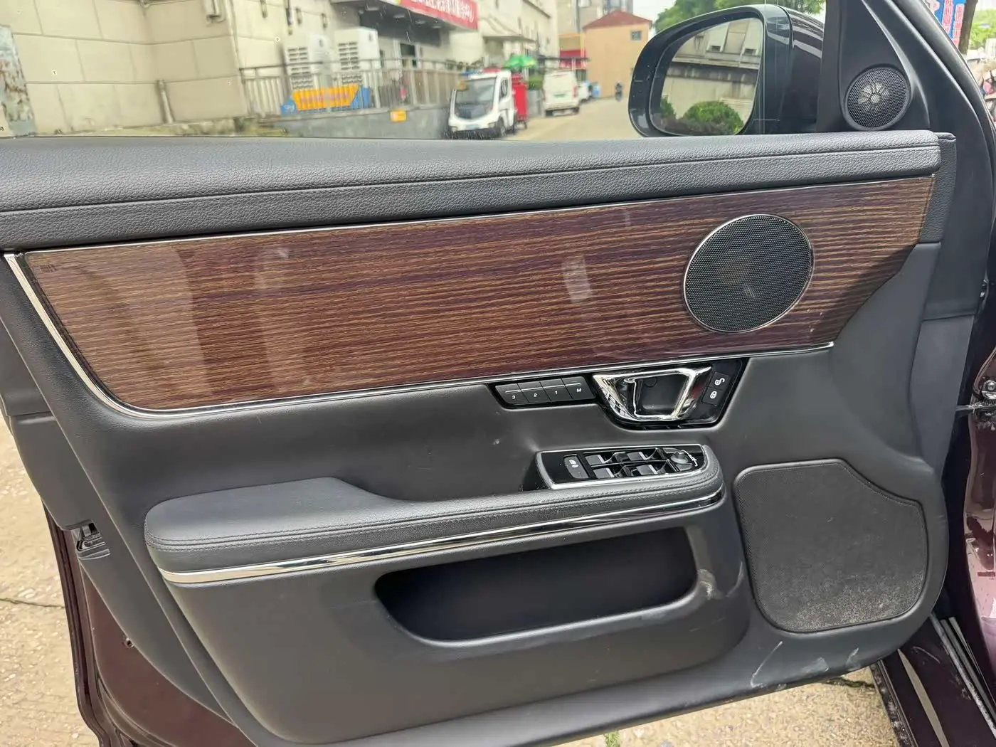 Jaguar XJ 2018 — Photo 7/16