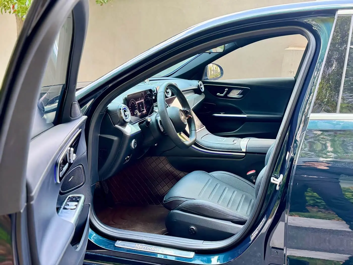 Mercedes-Benz C-Class 2024 — Photo 4/20