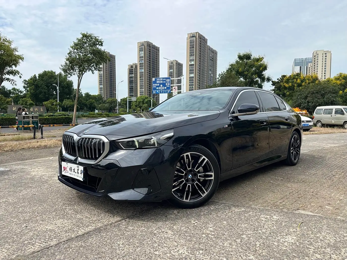 BMW 5 Series 2024 — Фото 1/20