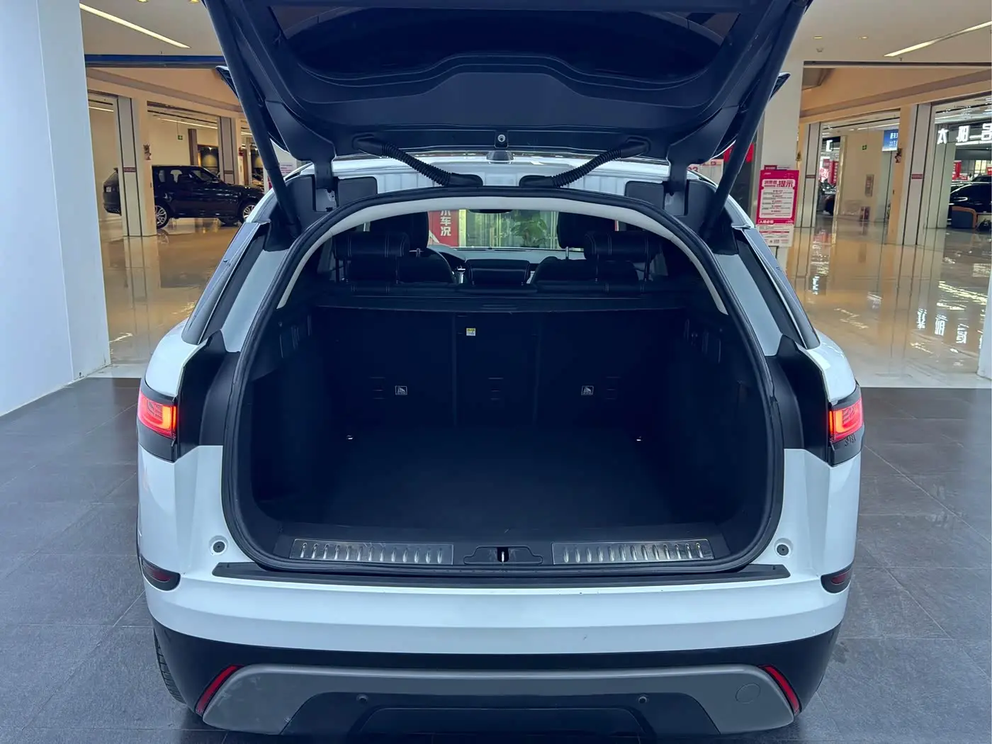 Land Rover Range Rover Velar 2018 — Фото 14/17