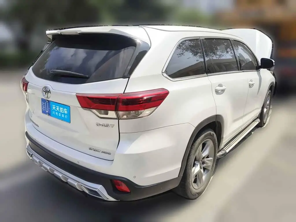 Toyota Highlander 2021 — Photo 2/13