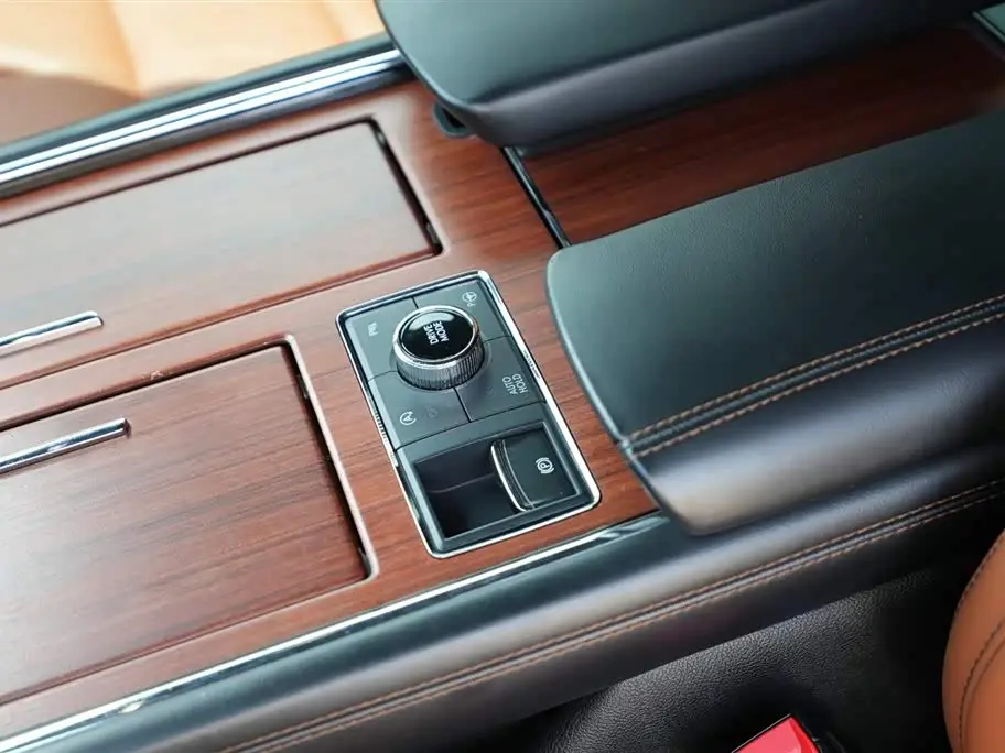 Lincoln Navigator 2021 — Photo 19/20