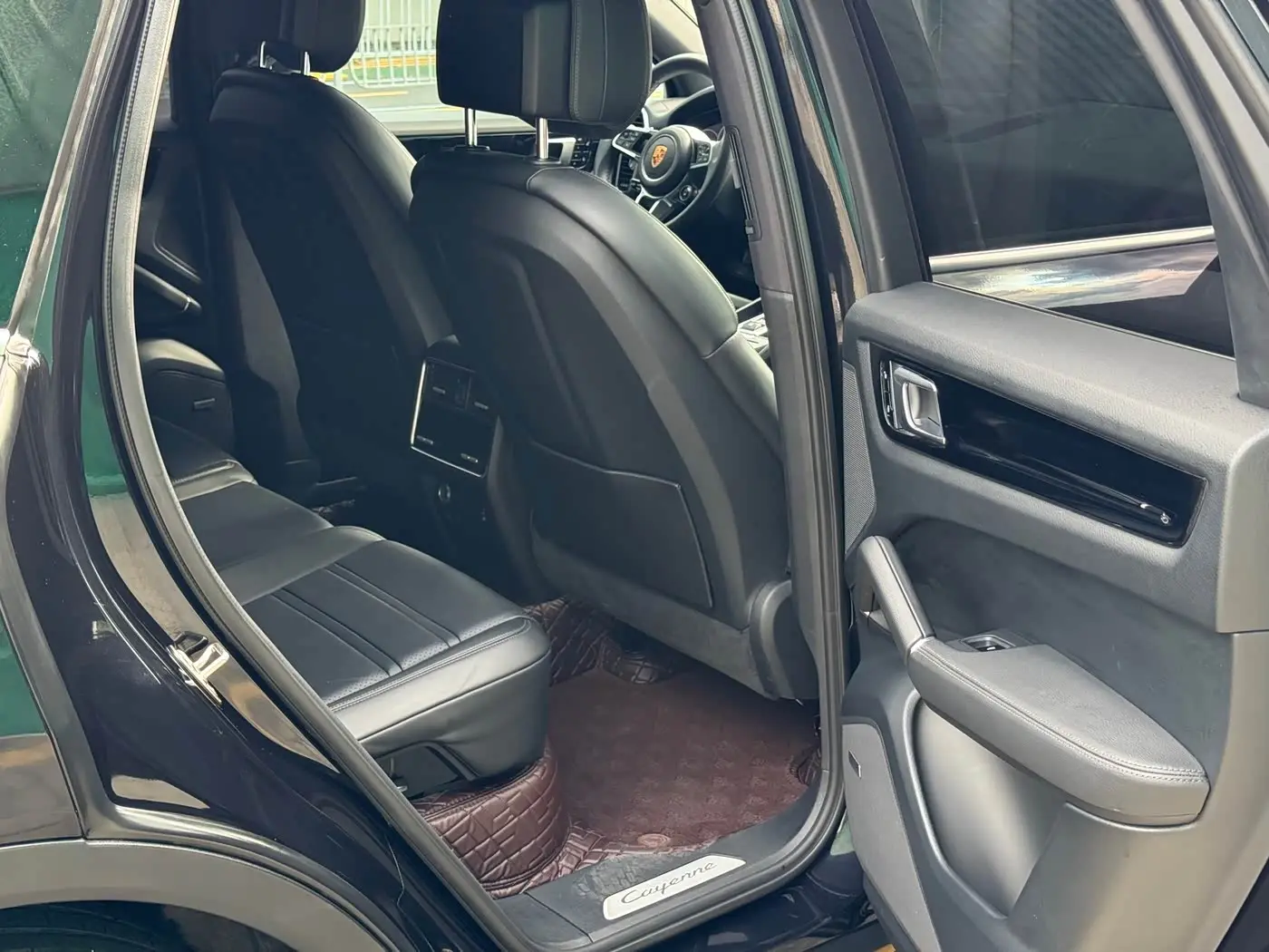 Porsche Cayenne New Energy 2019 — Photo 11/14
